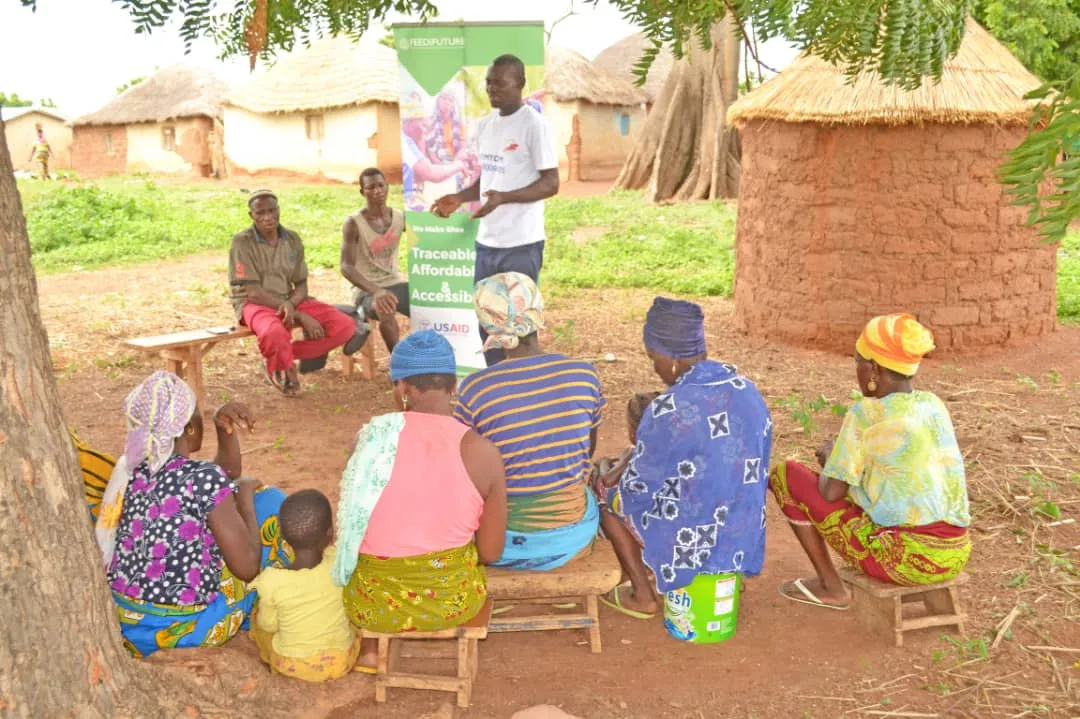 Meeting a pickers’ group under the village tree
