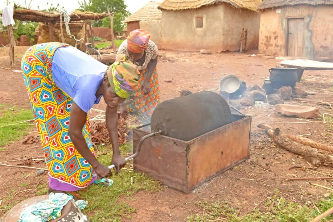 Roasting shea kernels
