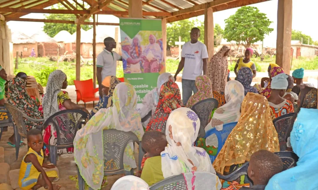 Community session with women pickers